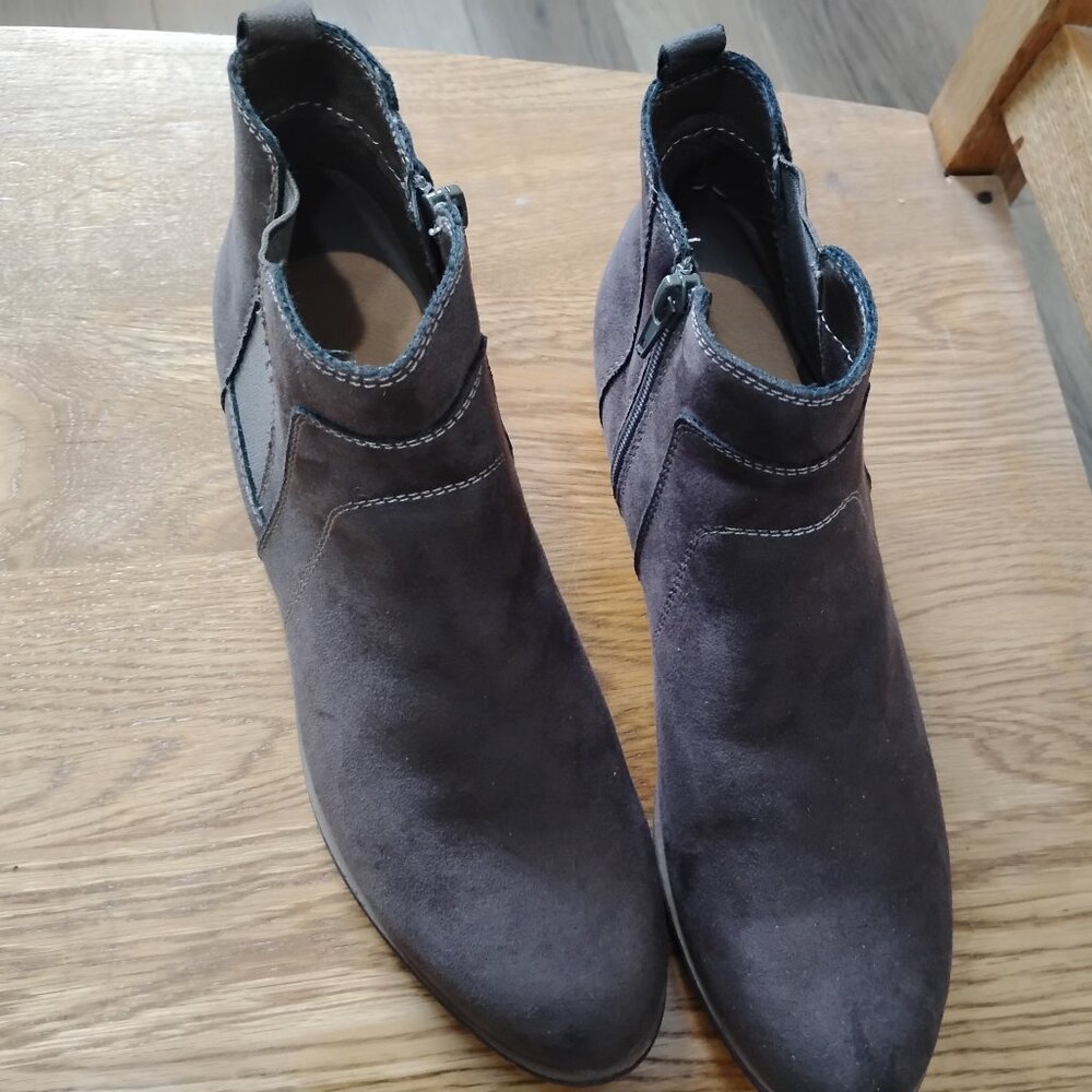 Sugar brand.  Dark stone (tan) suede booties, size 8.5M  EUC